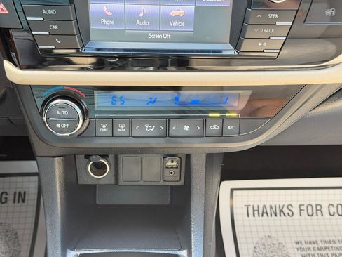 Used 2015 Toyota Corolla LE FWD image 58