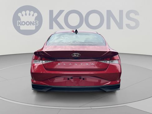 Used 2022 Hyundai Elantra SEL w/ Convenience Package FWD image 4