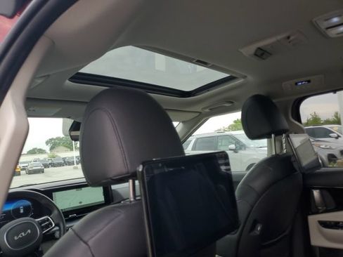 Used 2024 Kia Carnival SX Prestige FWD image 9