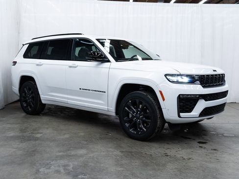 New 2026 Jeep Grand Cherokee L Limited image 1
