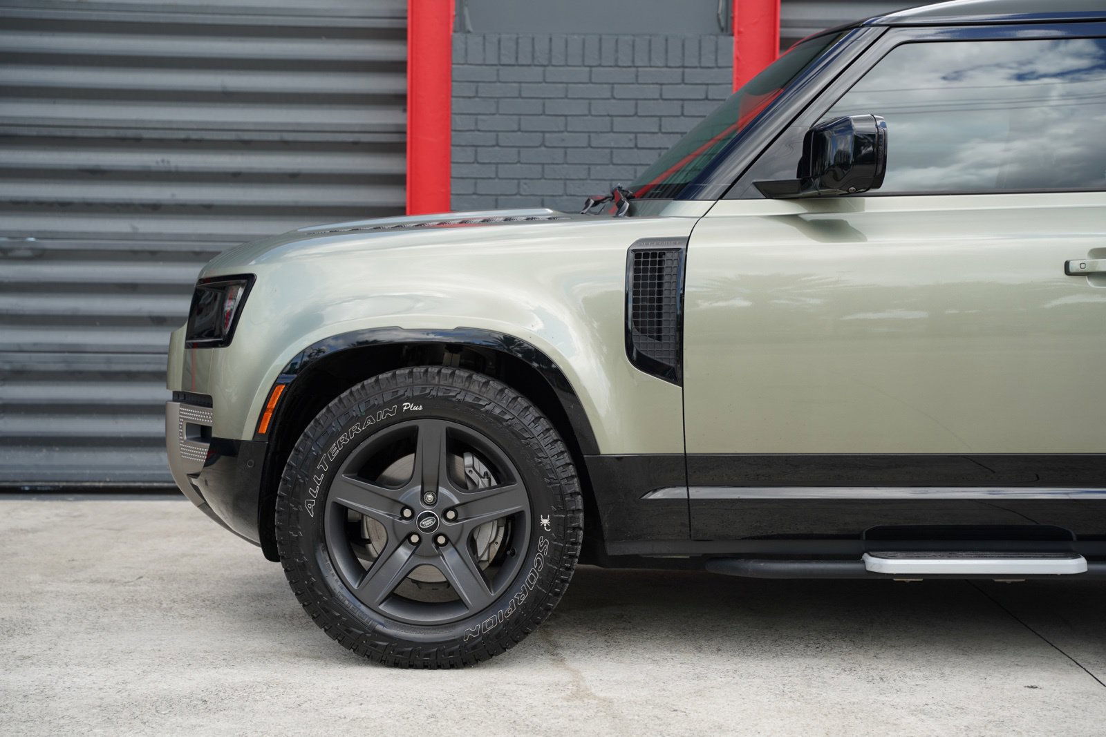 Used 2024 Land Rover Defender 90 X-Dynamic SE AWD/4WD image 10