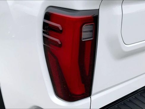 Used 2025 GMC Sierra 2500 SLT w/ SLT Premium Package image 26