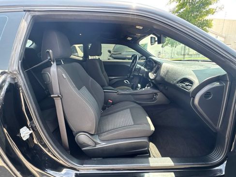 Used 2022 Dodge Challenger SXT w/ Driver Convenience Group RWD image 14