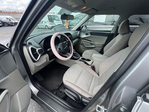 Used 2022 Kia Soul LX FWD image 5