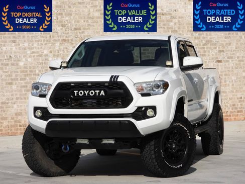 Used 2021 Toyota Tacoma SR5 RWD image 2
