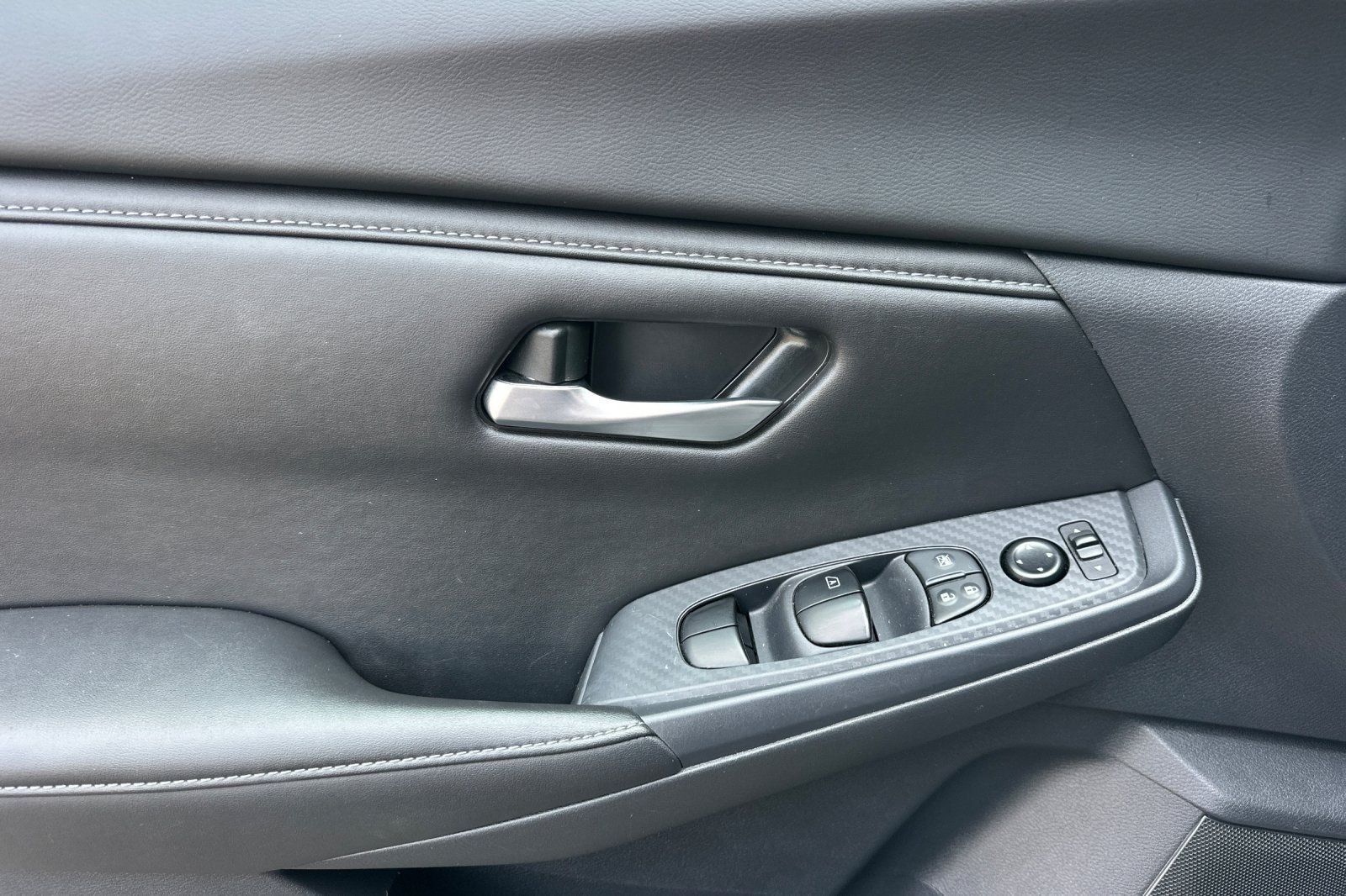 Used 2025 Nissan Sentra SV FWD image 11