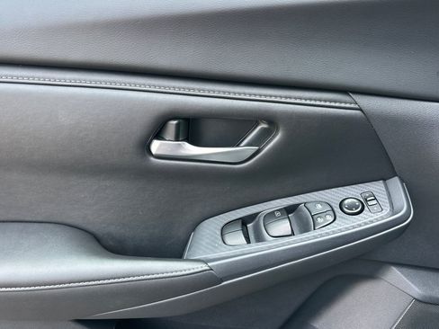 Used 2025 Nissan Sentra SV FWD image 11