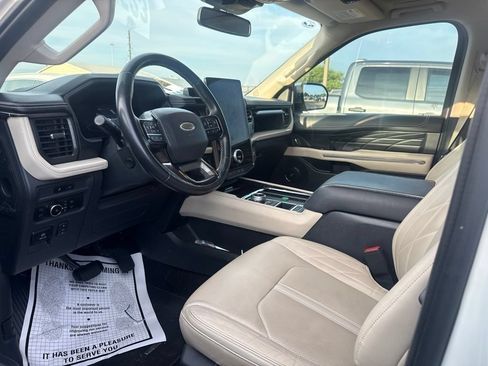 Used 2023 Ford Expedition Platinum RWD image 8