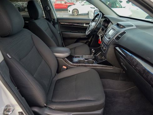 Used 2014 Kia Sorento LX image 32
