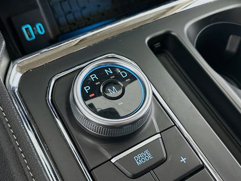 Used 2024 Ford Expedition XLT image 24