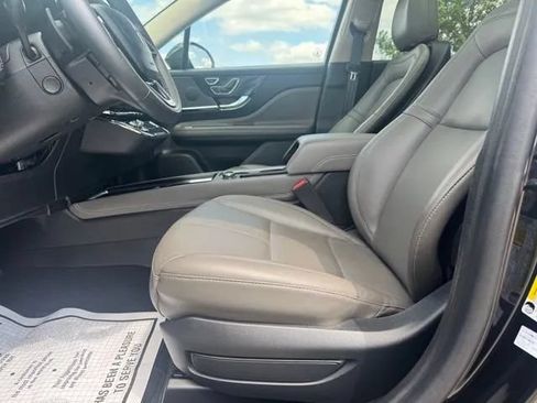 Used 2025 Lincoln Corsair AWD w/ Jet Appearance Package image 9