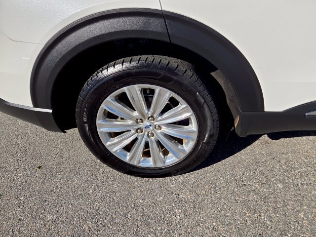 Used 2023 Ford Explorer Limited w/ Equipment Group 301A RWD image 16