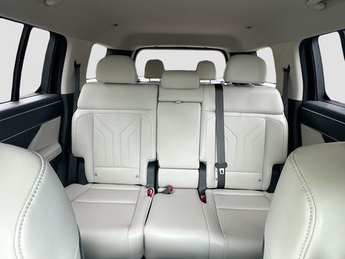 Used 2025 Hyundai Santa Fe SEL FWD image 28