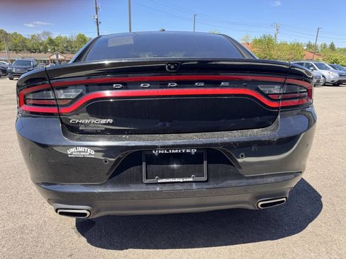 Used 2019 Dodge Charger SXT RWD image 9