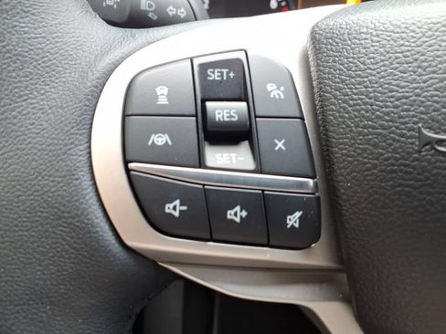 Used 2023 Ford Explorer XLT w/ Equipment Group 202A AWD/4WD image 19