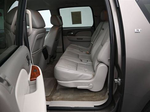 Used 2013 Chevrolet Suburban LT RWD image 10