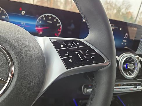 New 2026 Mercedes-Benz GLB 250 4MATIC image 18