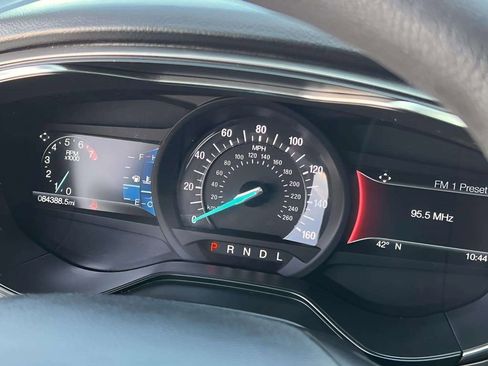 Used 2020 Ford Fusion SE FWD image 21