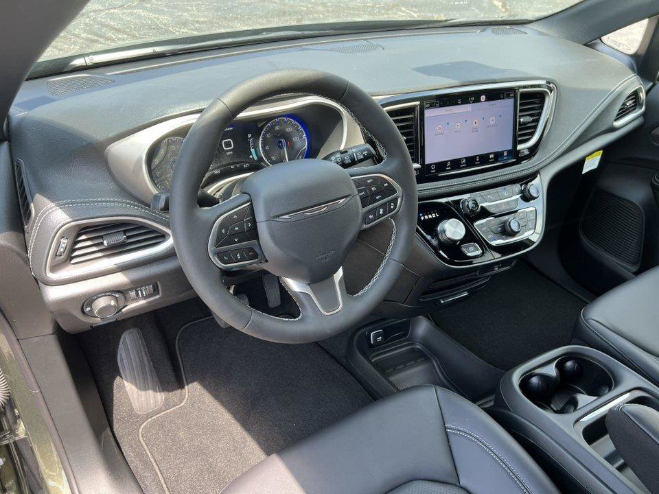New 2027 Chrysler Pacifica Select FWD image 15