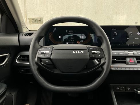 Used 2025 Kia K4 LXS image 33