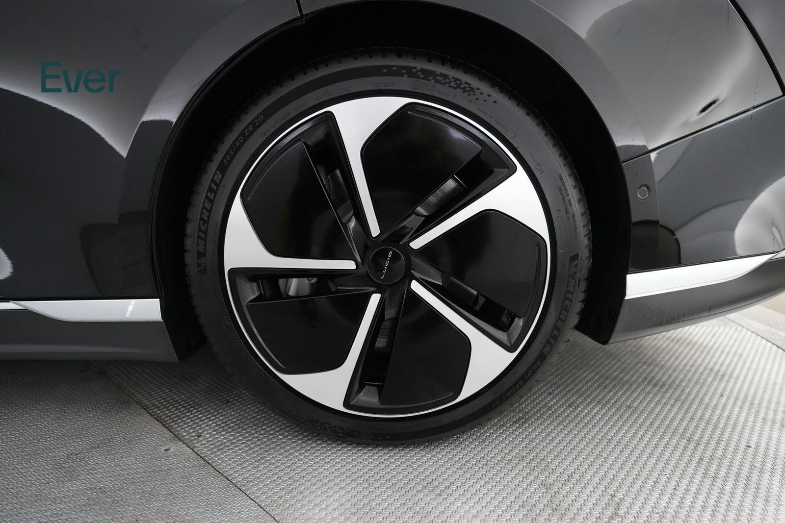 Used 2023 Lucid Air Touring AWD/4WD image 9
