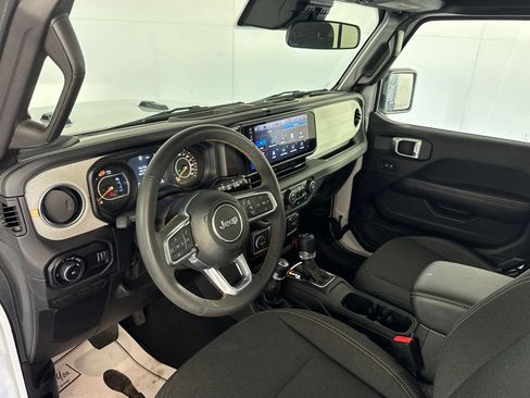 Certified 2025 Jeep Wrangler Unlimited Sahara AWD/4WD image 18