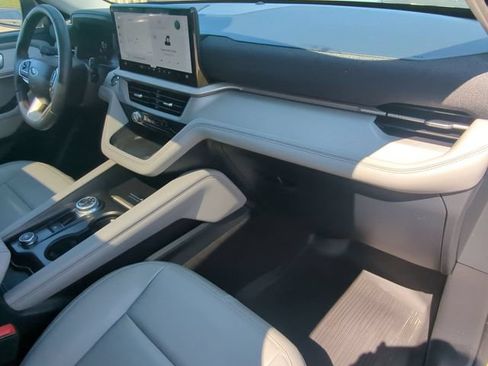 Used 2025 Ford Explorer Active w/ Active Comfort Package AWD/4WD image 28