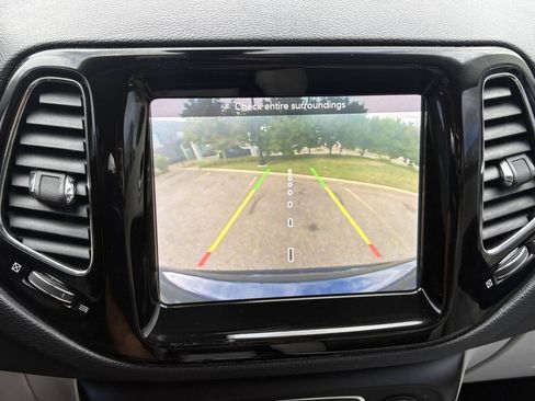 Used 2019 Jeep Compass Limited AWD/4WD image 5