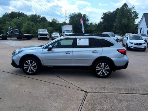 Used 2018 Subaru Outback 2.5i Limited image 8