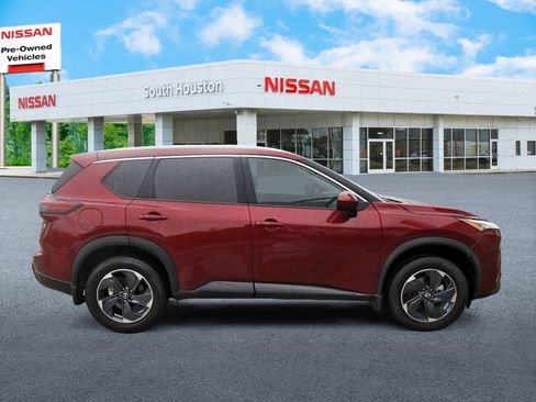 Used 2024 Nissan Rogue SV w/ SV Premium Package FWD image 5