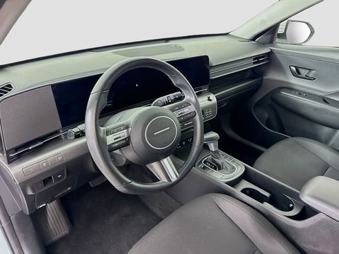 Certified 2025 Hyundai Kona SEL image 9