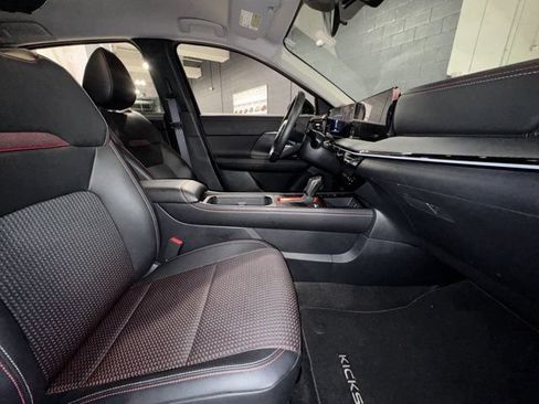 Used 2025 Nissan Kicks SR AWD/4WD image 5