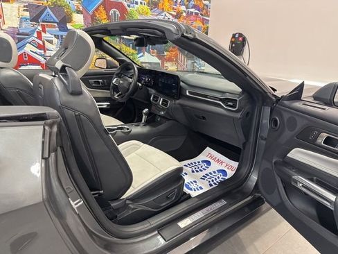 Used 2025 Ford Mustang Premium image 38