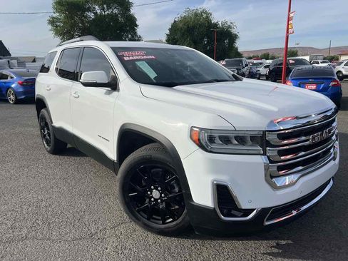 Used 2021 GMC Acadia SLT w/ Technology Package FWD image 4