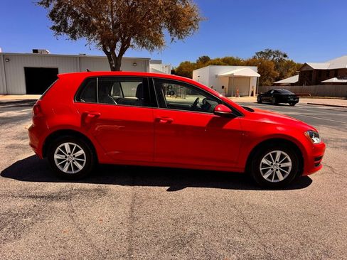 Used 2016 Volkswagen Golf S image 8