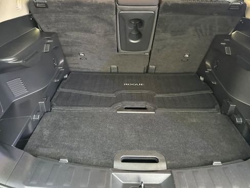 Used 2018 Nissan Rogue SV image 15