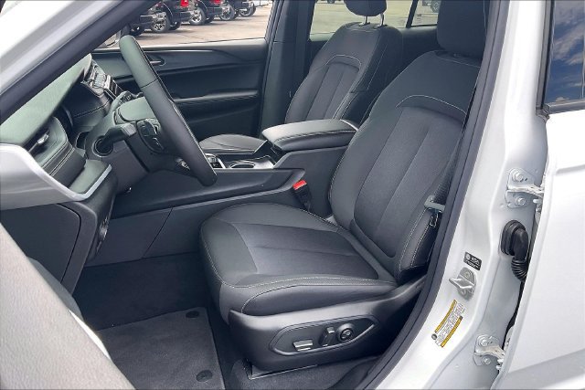 New 2026 Jeep Grand Cherokee Laredo X AWD/4WD image 9