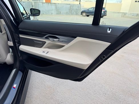 Used 2017 BMW 750i xDrive image 28