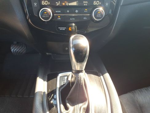 Used 2018 Nissan Rogue SV AWD/4WD image 27