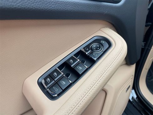 New 2026 Porsche Macan image 6