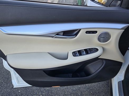Used 2022 INFINITI QX50 Sensory image 16