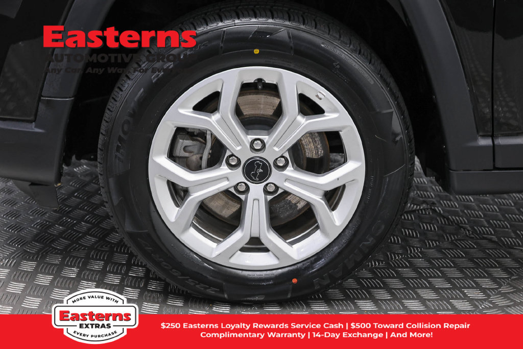 Used 2025 Jeep Compass Latitude w/ Sun & Sound Group AWD/4WD image 34