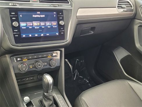Used 2018 Volkswagen Tiguan S image 30