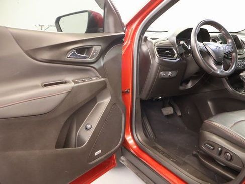 Used 2022 Chevrolet Equinox RS w/ RS Leather Package image 9