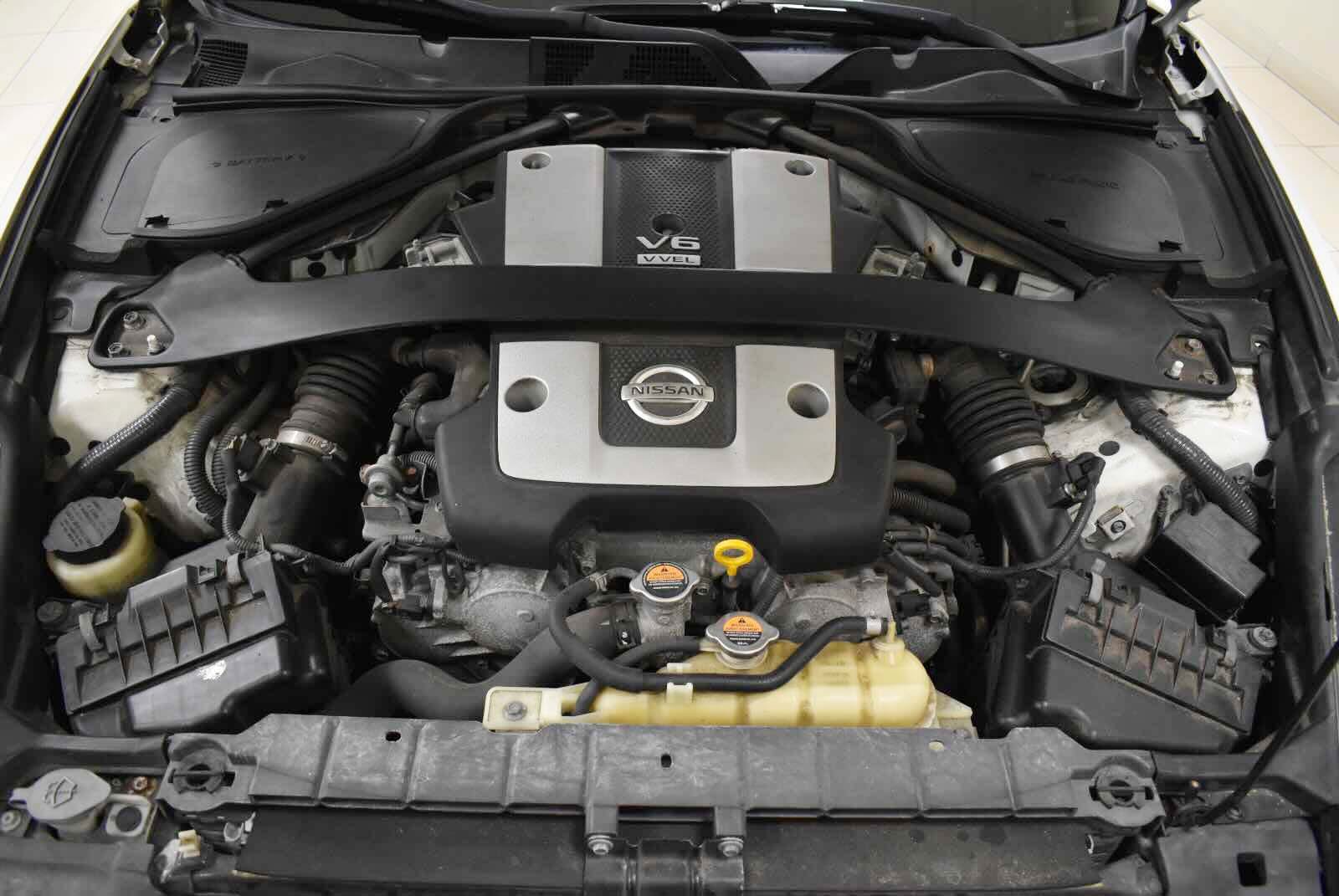 Used 2014 Nissan 370Z Coupe RWD image 20