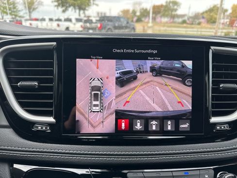 New 2026 Chrysler Pacifica Select image 67