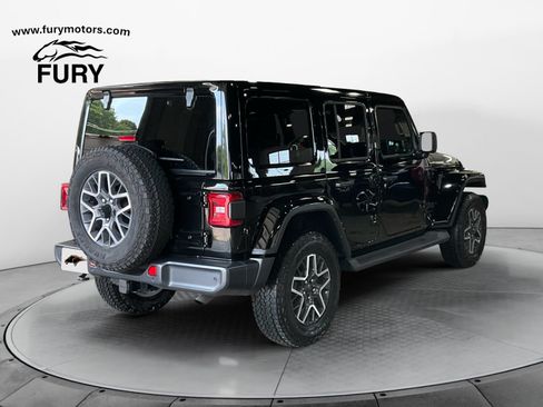 Used 2025 Jeep Wrangler Unlimited Sahara w/ Safety Group AWD/4WD image 3