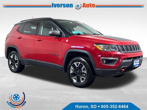 Used 2018 Jeep Compass Trailhawk w/ Leather Interior Group AWD/4WD image 1
