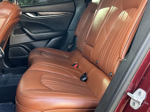 Used 2017 Maserati Levante w/ Luxury Package AWD/4WD image 36