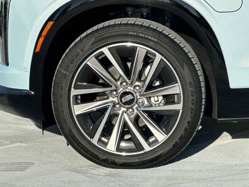 New 2026 Cadillac Vistiq Sport w/ LPO, Floor Liner Package image 24